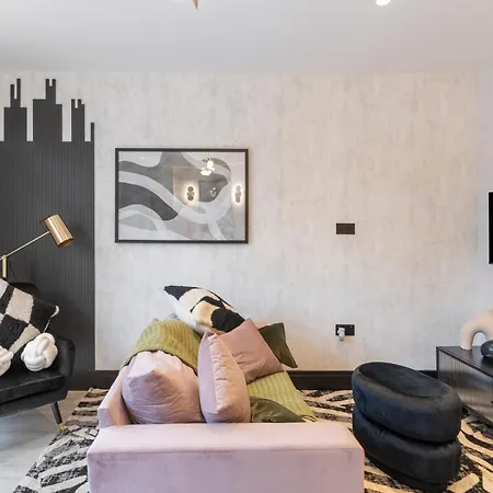 Unwind In Style 2Br With Cozy Backyard For Groups Apartment London Exterior photo