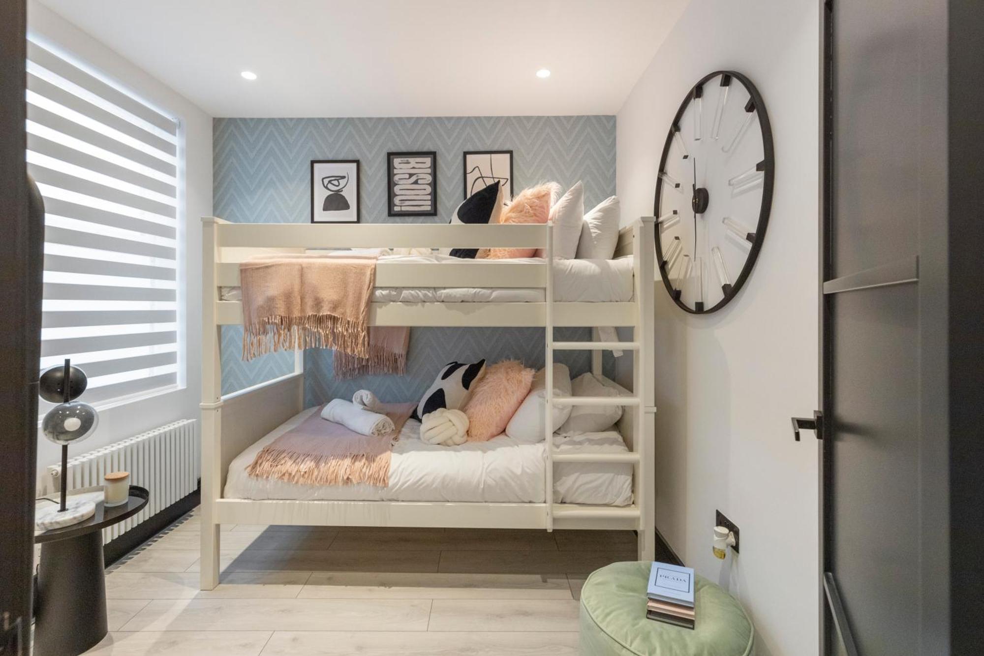 Unwind In Style 2br With Cozy Backyard For Groups Апартаменты