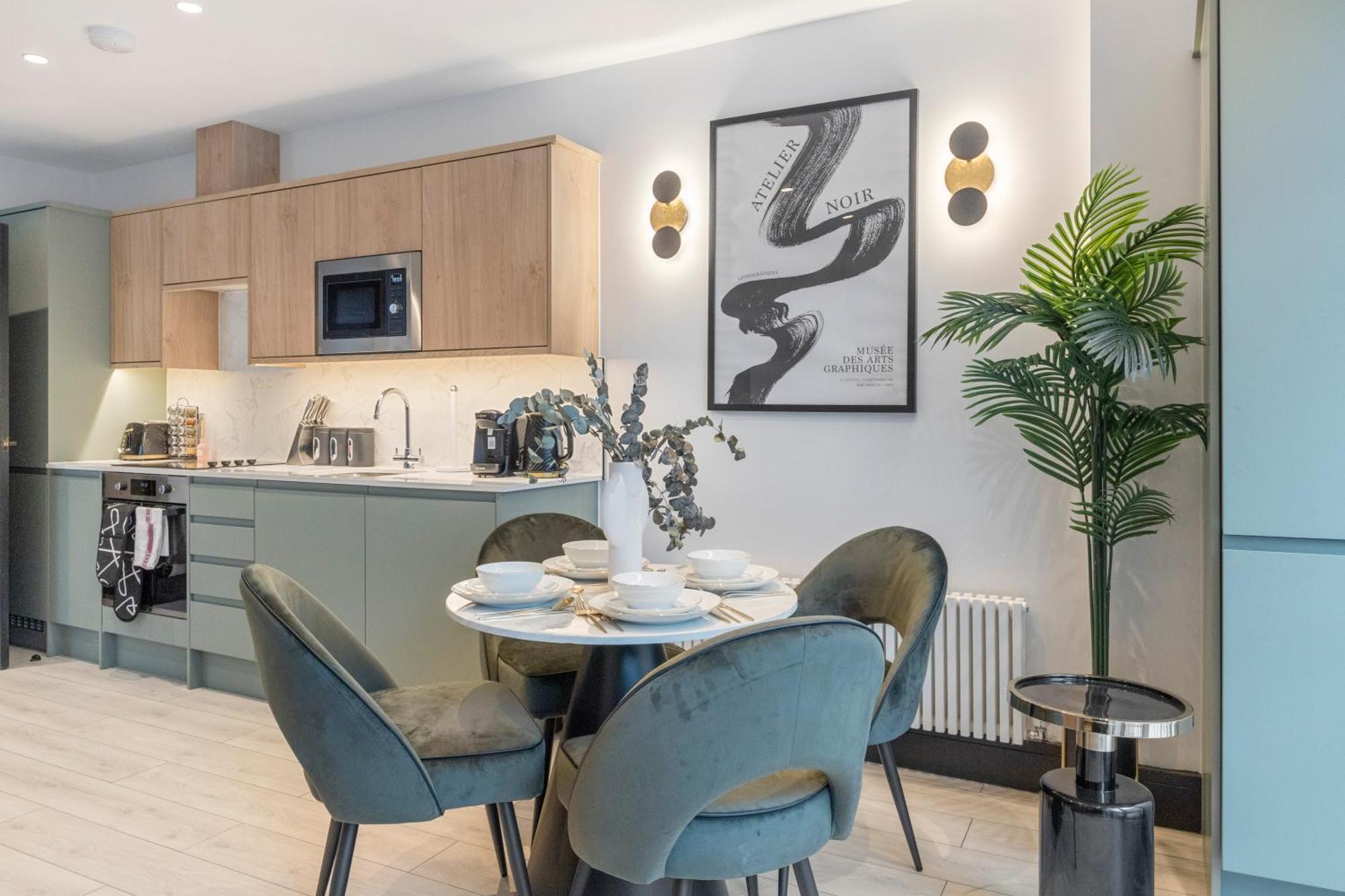 Апартаменты Unwind In Style 2br With Cozy Backyard For Groups