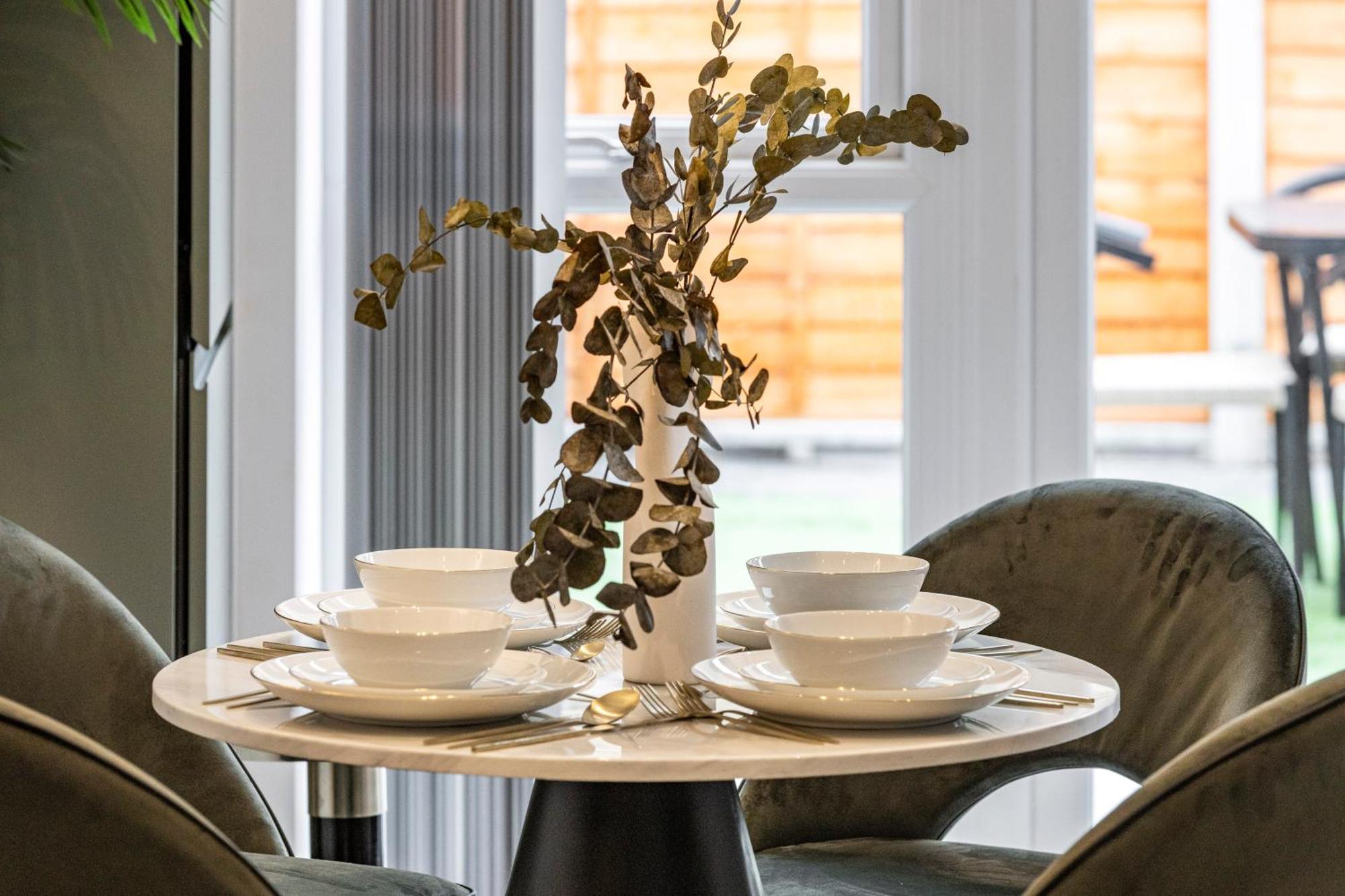 Апартаменты Unwind In Style 2br With Cozy Backyard For Groups *
