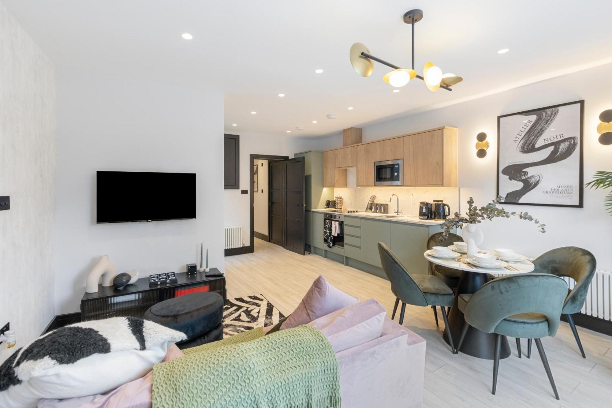 Apartamento Unwind In Style 2br With Cozy Backyard For Groups Londres