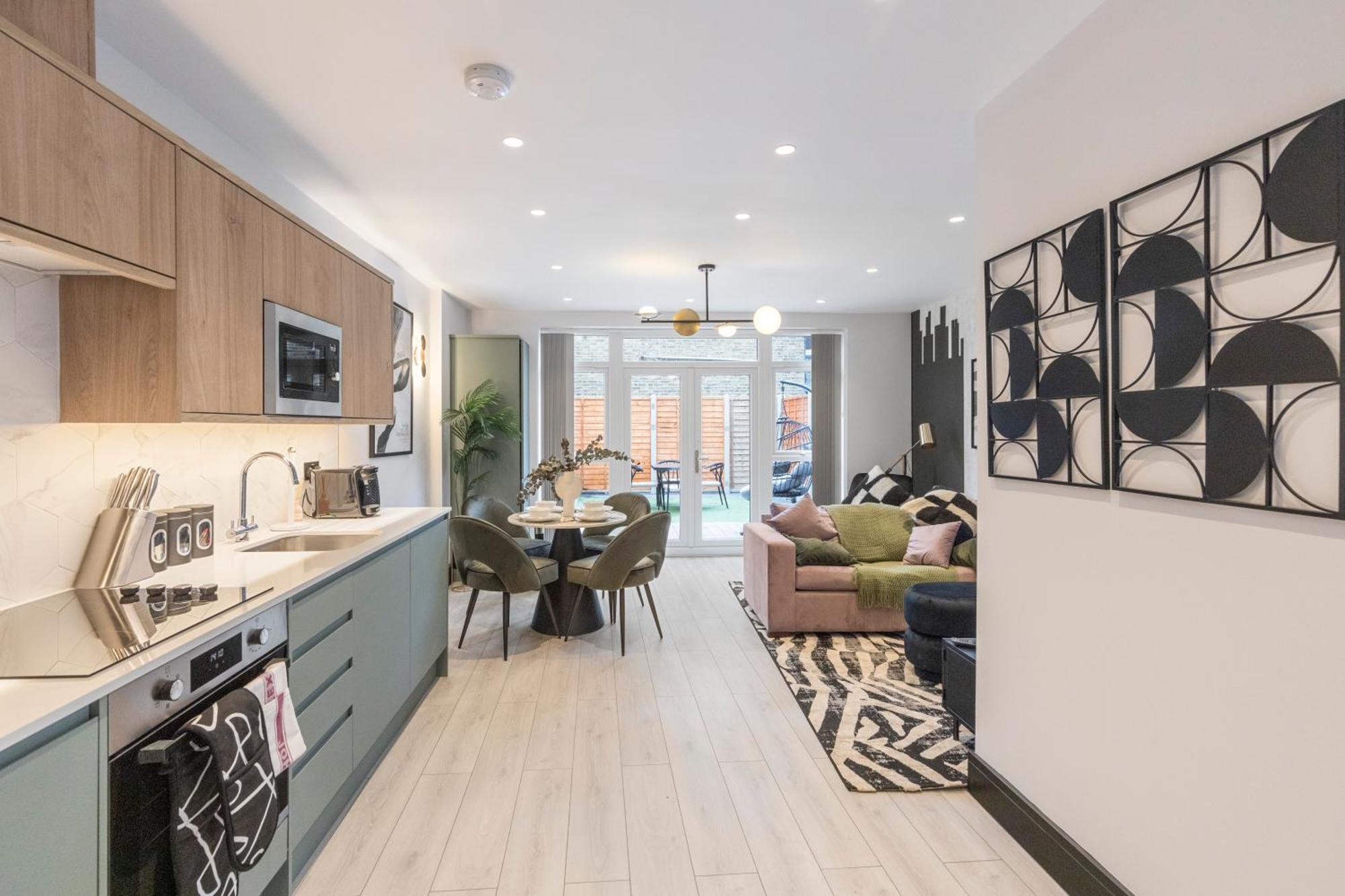 Unwind In Style 2br With Cozy Backyard For Groups Apartamento