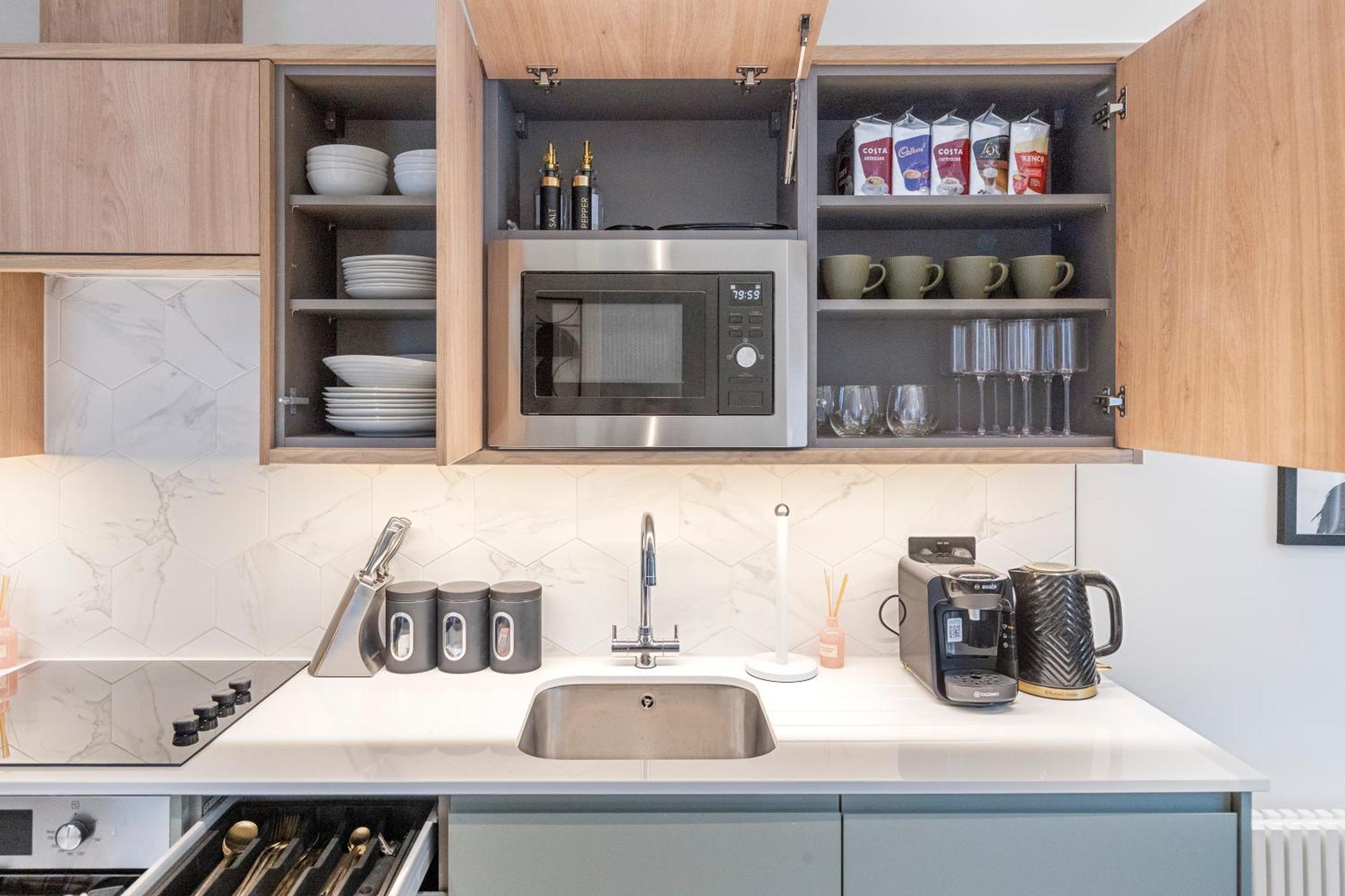 Unwind In Style 2br With Cozy Backyard For Groups Apartamento